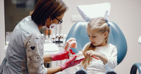 איך בוחרים רופא שיניים לילדים?