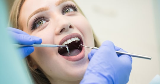 כתרים לשיניים – מה הם? למה צריך אותם? ועל הטיפול